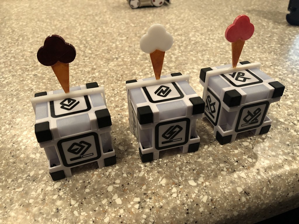 Cozmo the Robot Ice Cream decoration for blocks