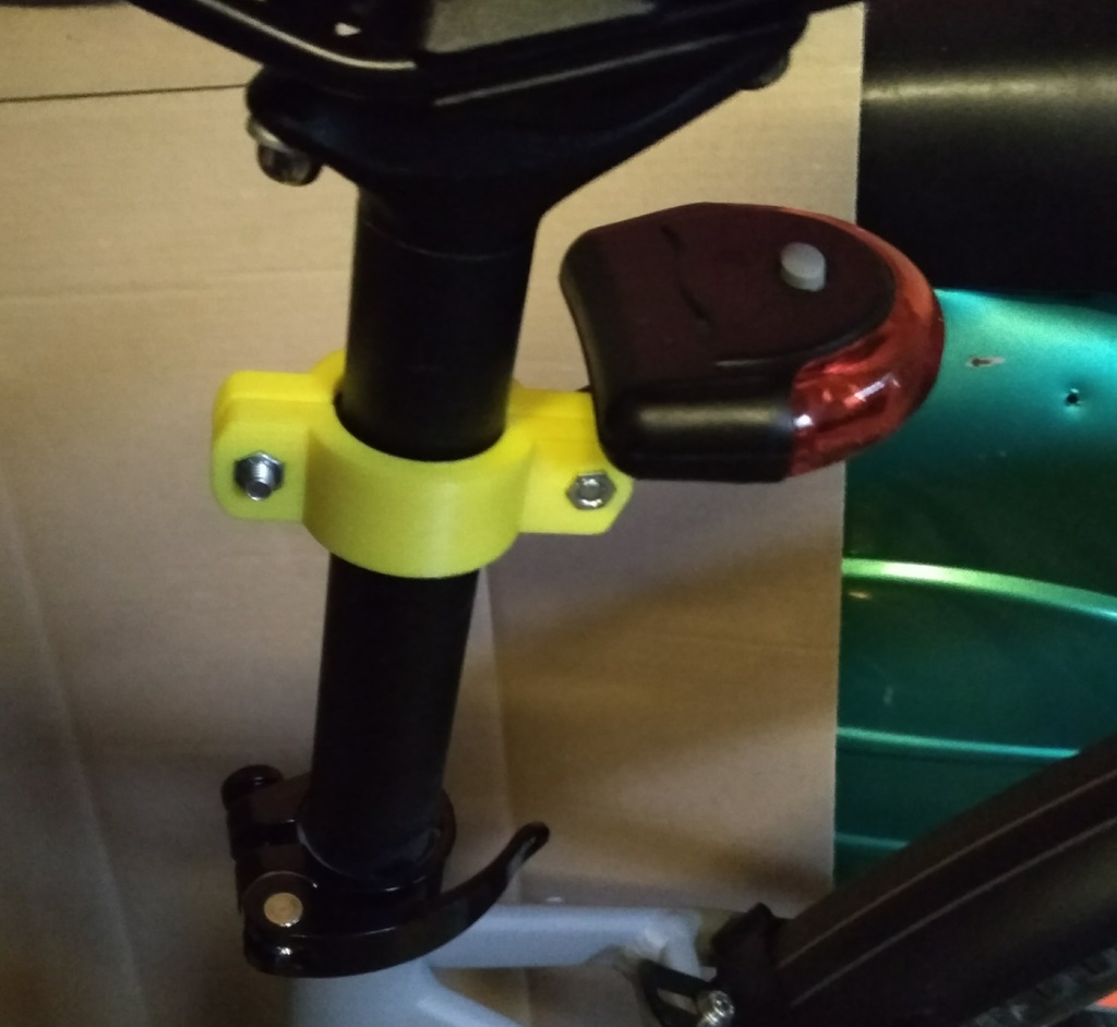 Bike seat tube mount for rear light