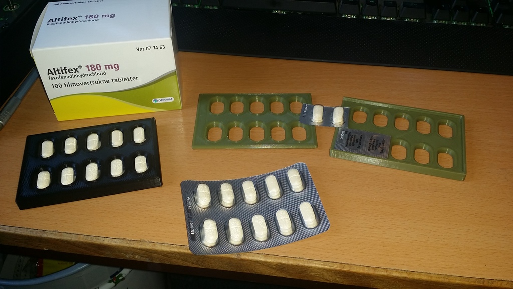 Pill travel case