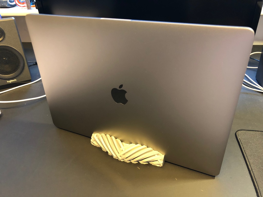 MacBook Pro 15' Vertical Stand