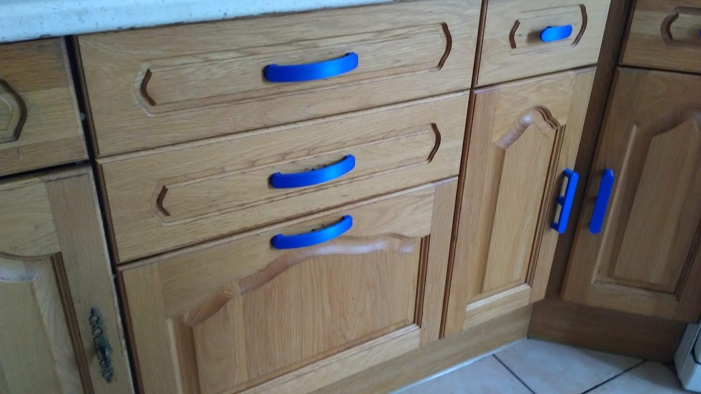 Kitchen cabinet handles
