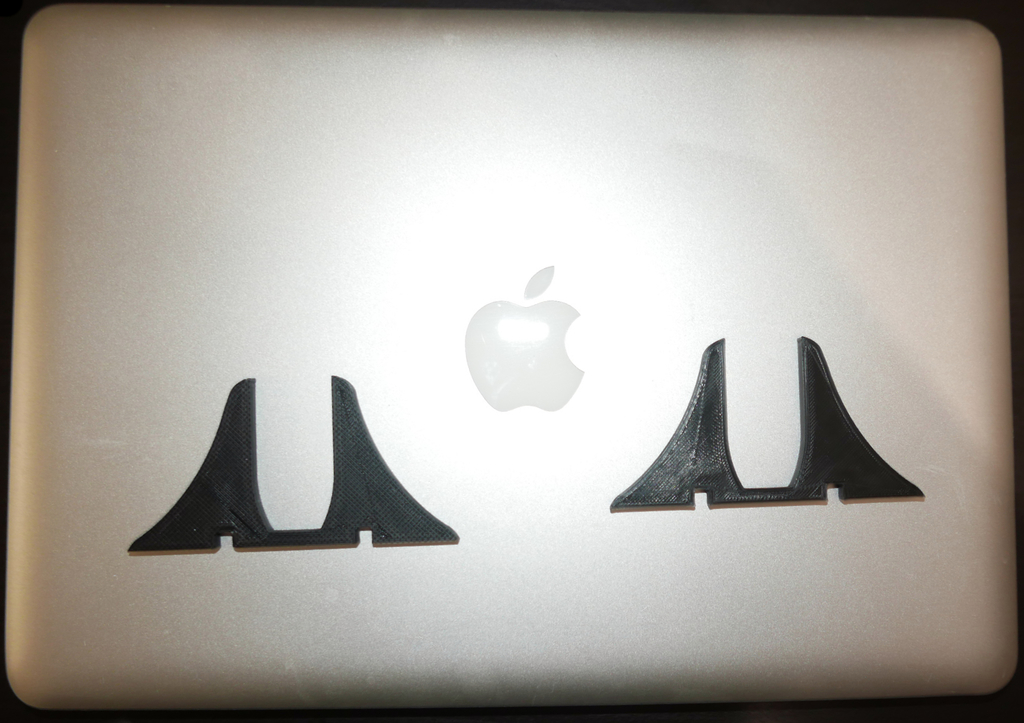 Vertical stand for MacBook Pro 13"