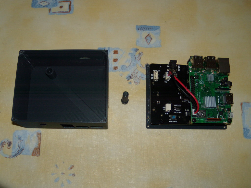 Raspberry Pi 3B+ box + Suptronics X820 v3.0