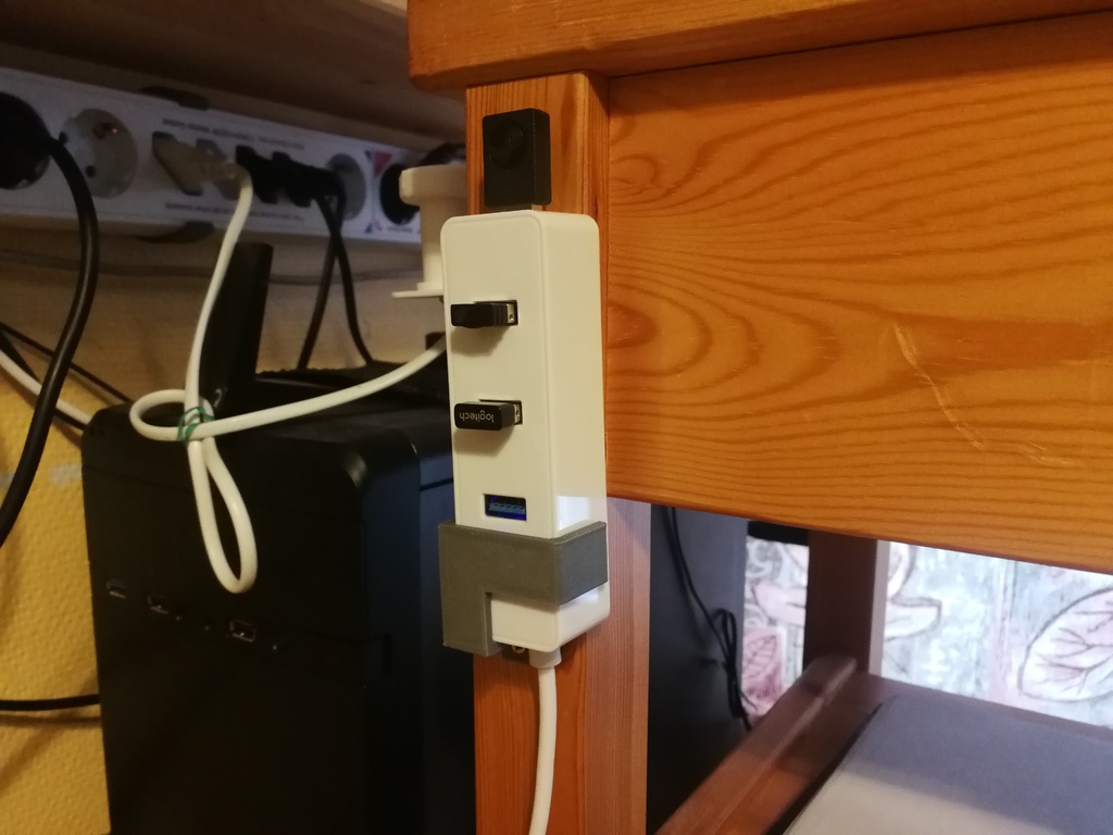 USB-hub wall mount (Orico)