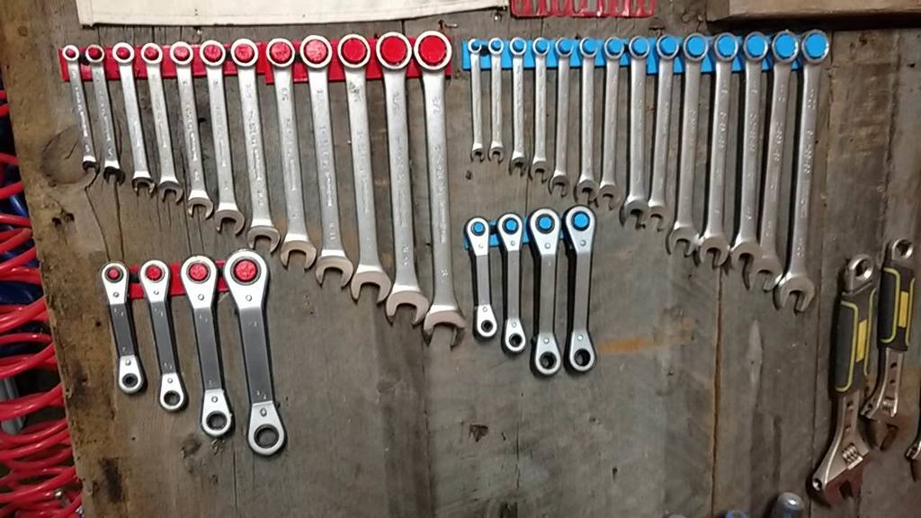 Customizable Wrench Rack v2