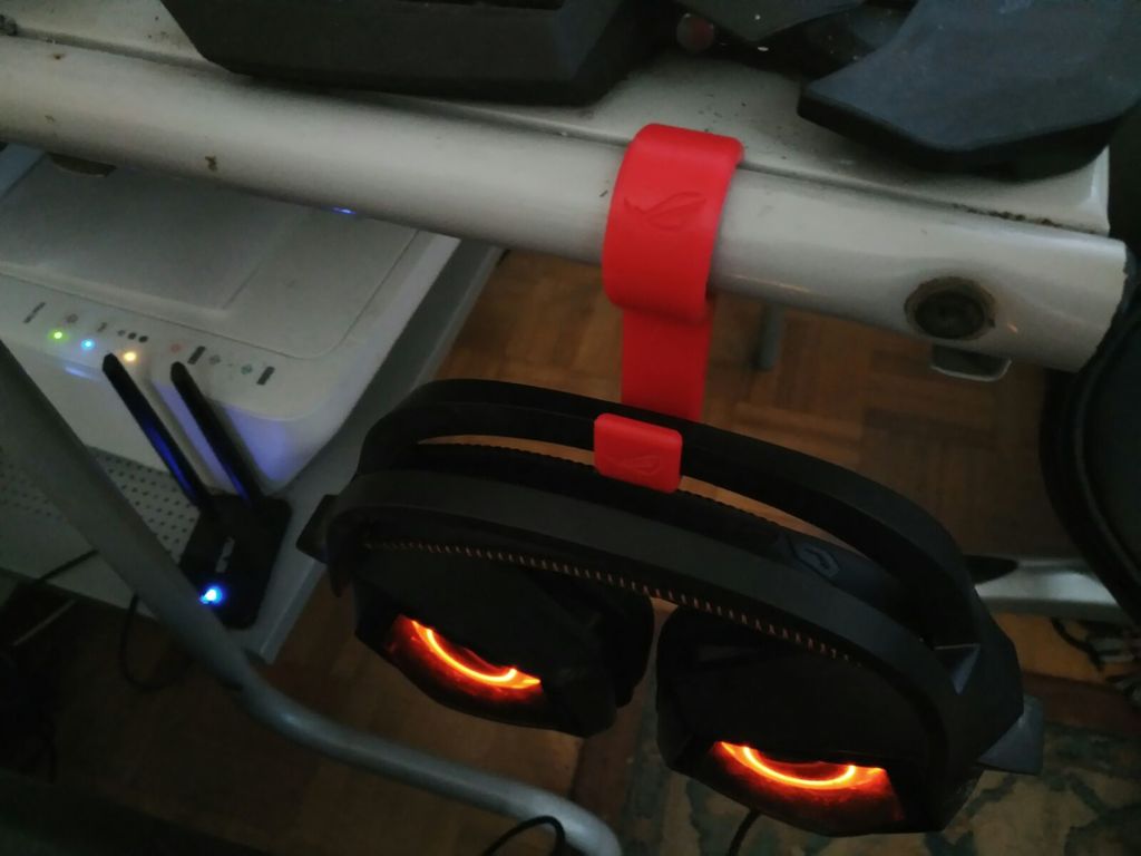 Asus ROG headphone holder