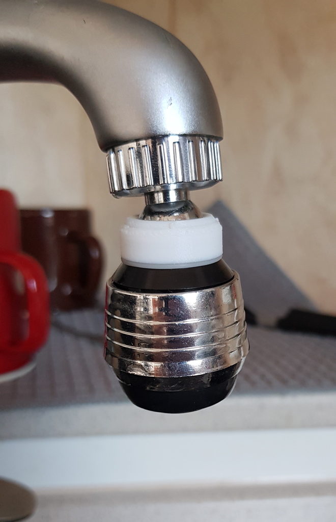 Faucet connector for moveable aerator