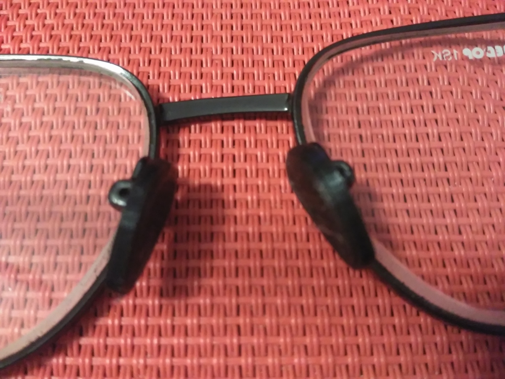 Sujeción gafas con puente de nariz - Fixing glasses with nose bridge
