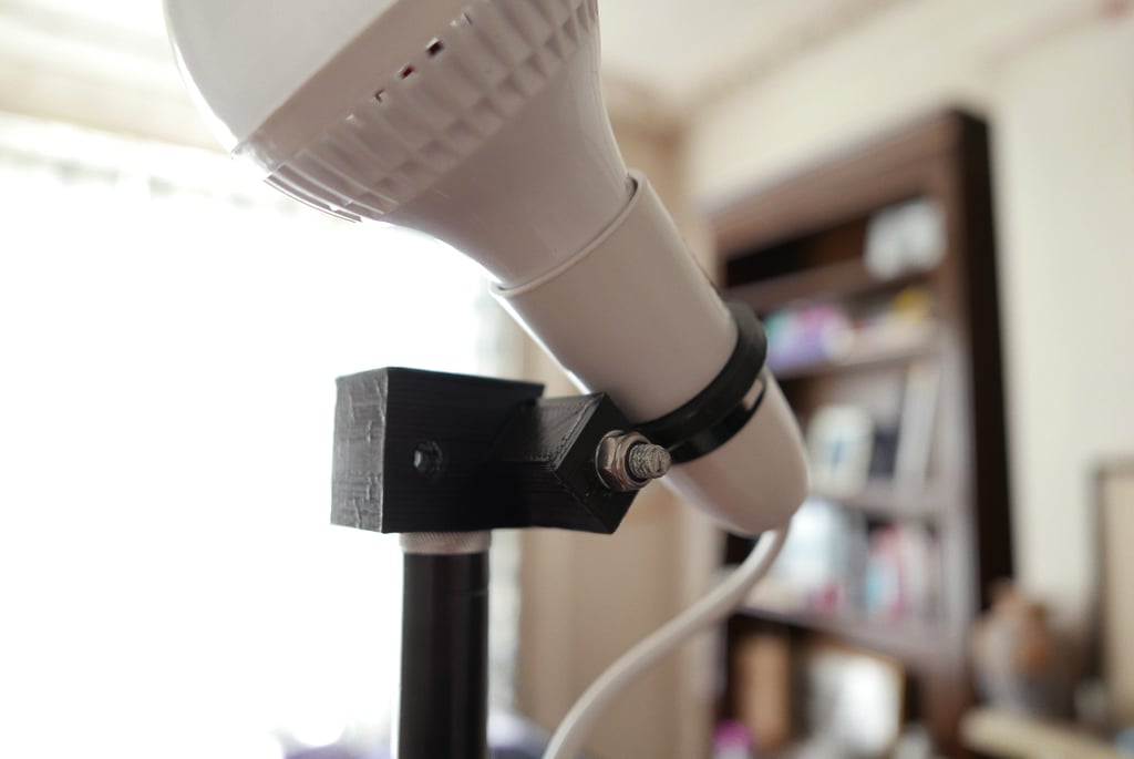 Adjustable lighting stand spigot light bulb holder