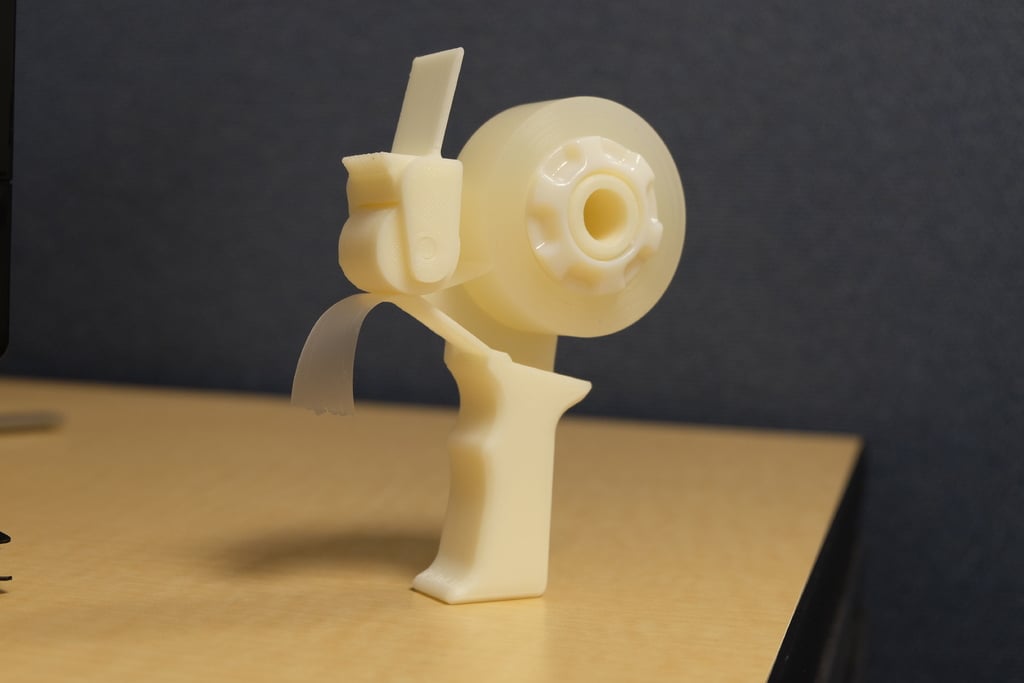 En Tejprulle som hålls på plats av en 3D utskrift