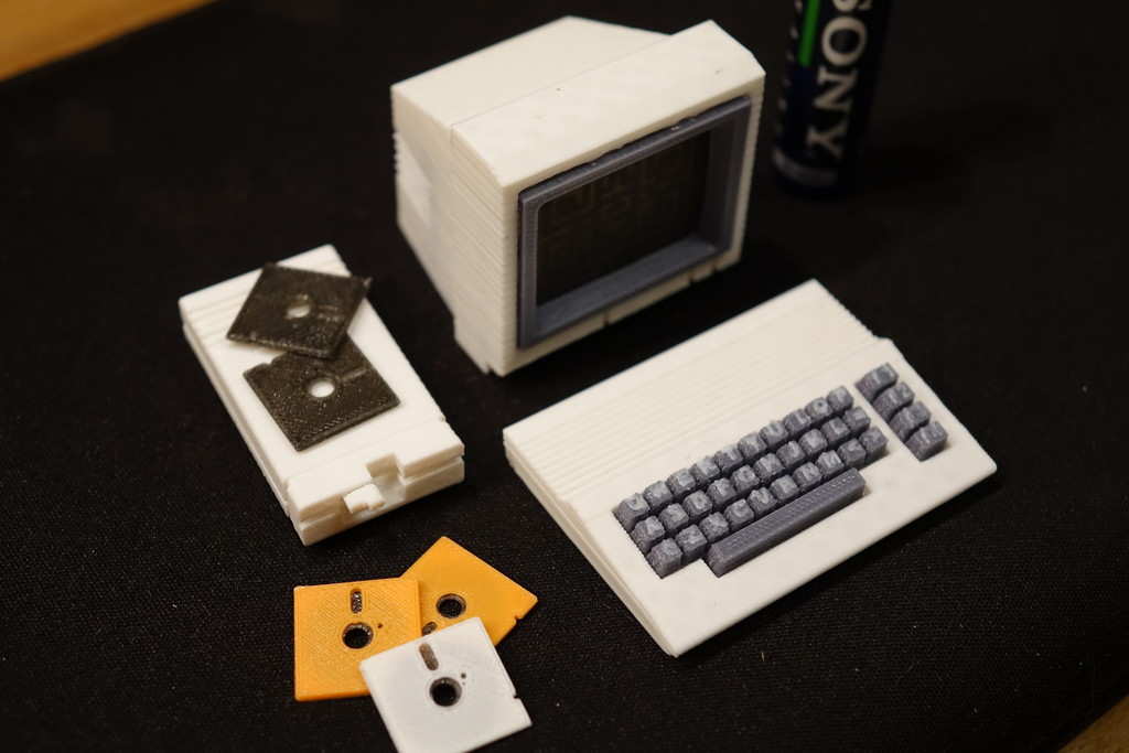 Tiny Commodore C64C, dual head keyboard letter print etc.