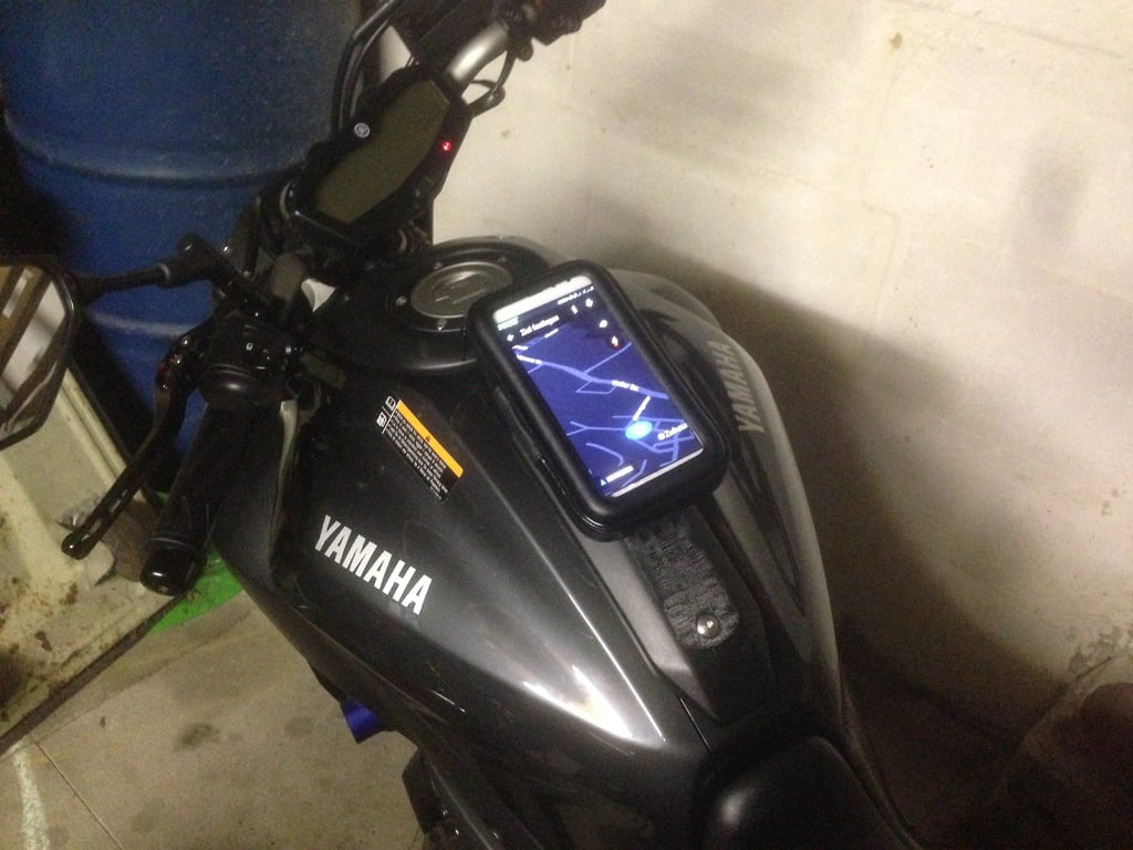 Yamaha MT-07/FZ-07 tank phone mount