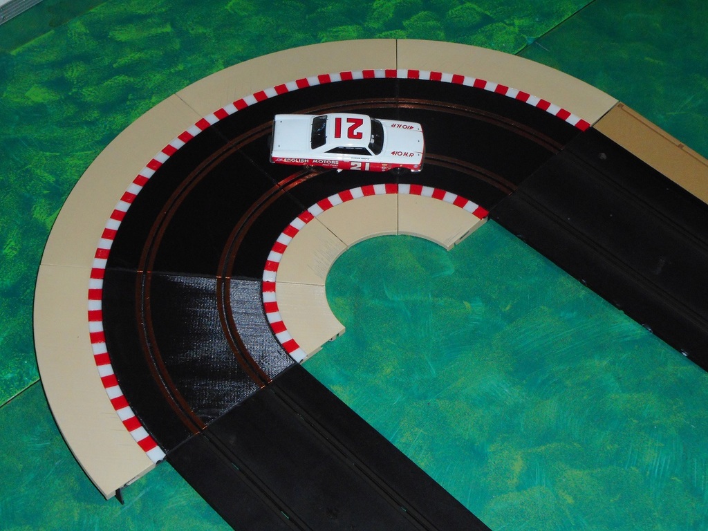 R1.5 cambered curve - slot car track and borders - Scalextric