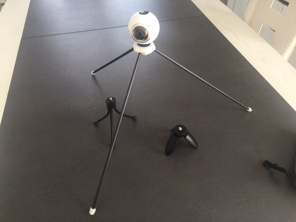 Very light tripod for selfie stick and cameras such as Gear360 (trépied léger pour perche selfie)