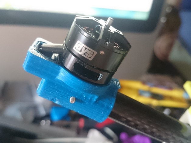 Minimalistic single screw motor mounts