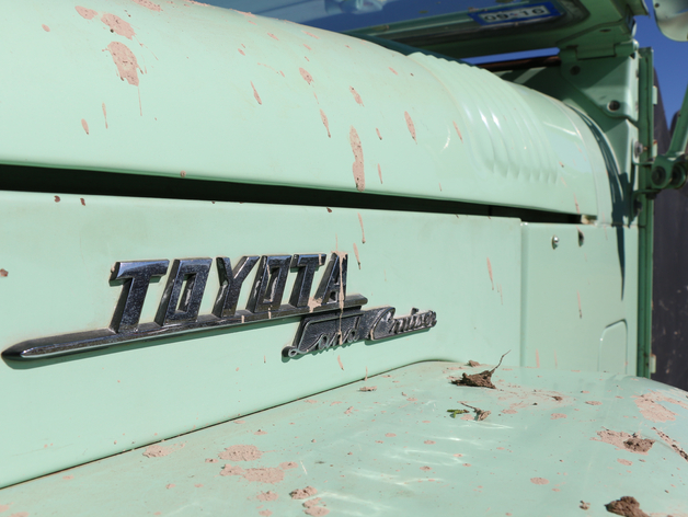 Toyota Land Cruiser Emblem