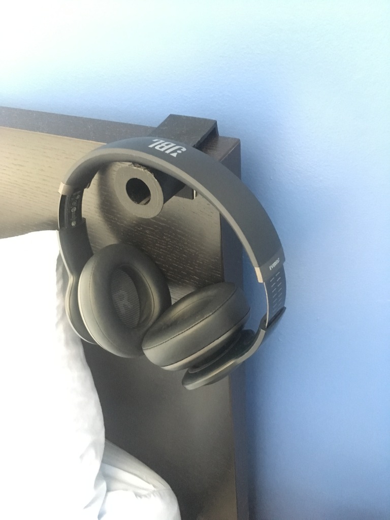 Headphones holder for headboard