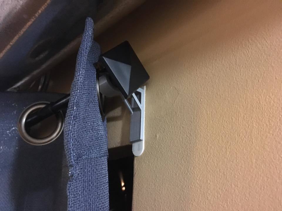 Curtain Rod Hanger for Command Strips