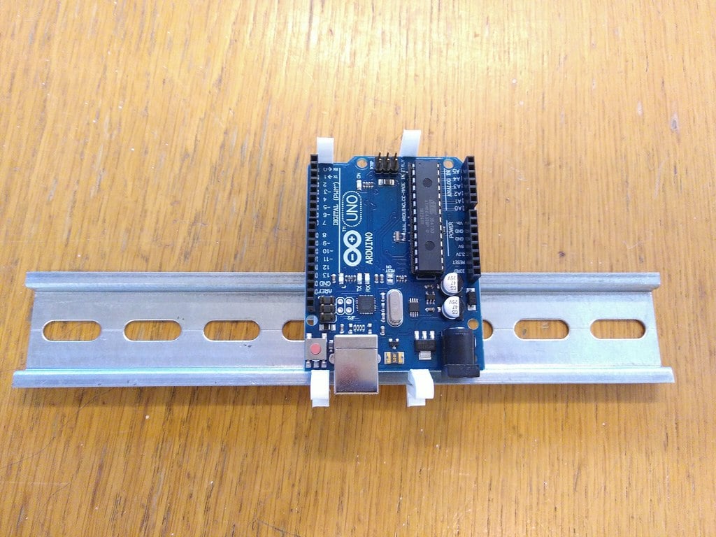 Arduino DIN rail clip