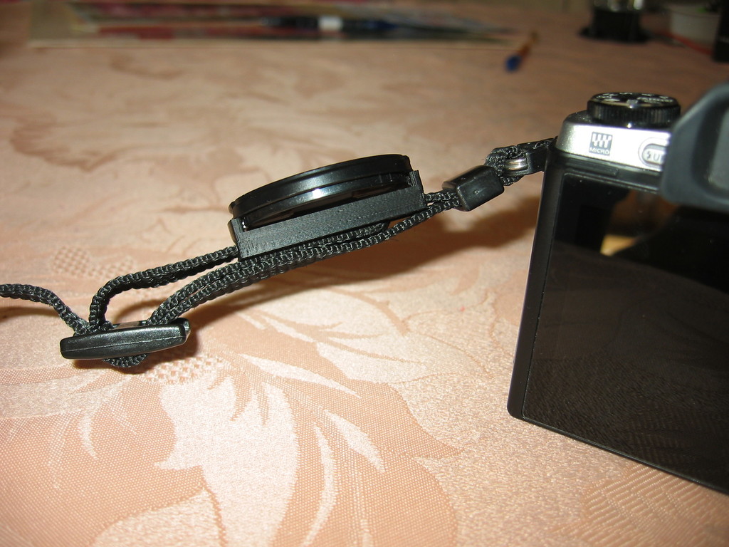 Minimalistic lens cap holder for 37mm