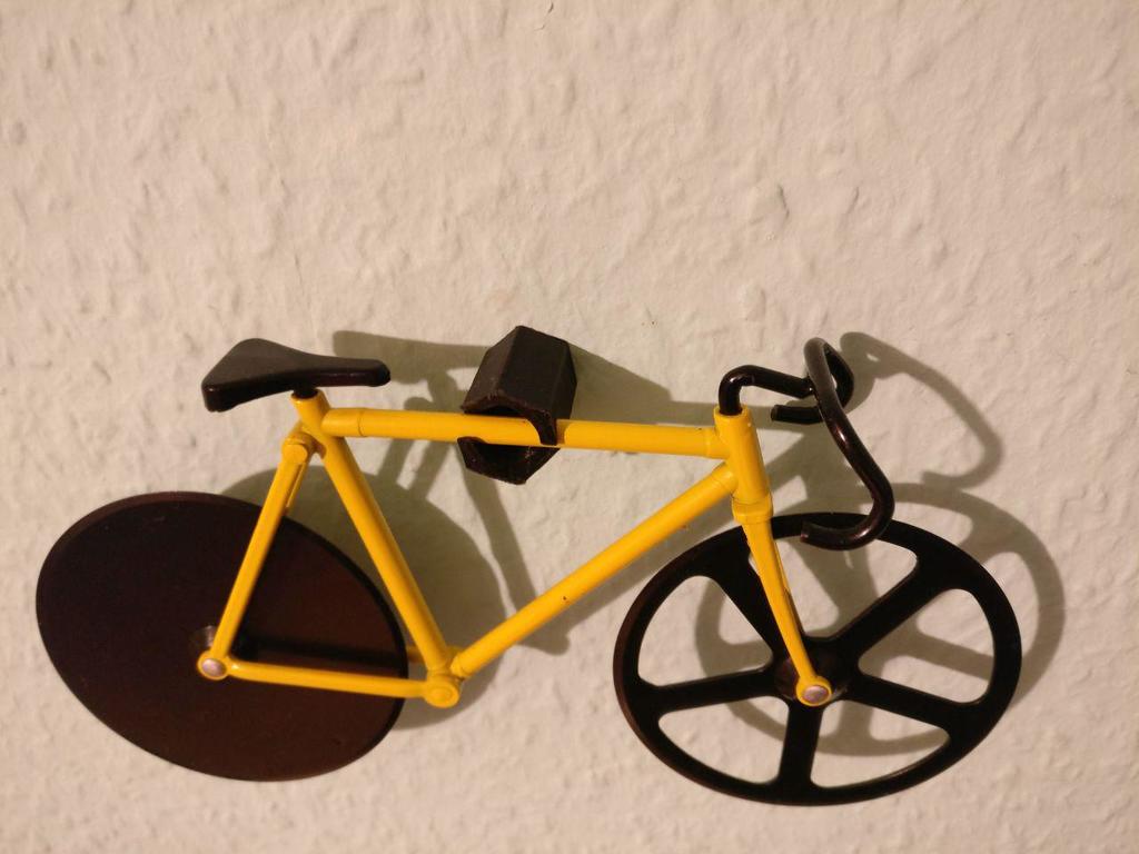 wall mount for pizza cutter bike