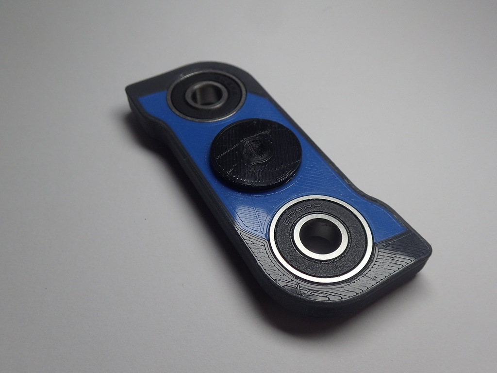 Dual color spinner