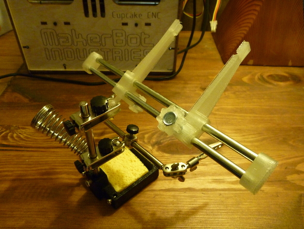 Third hand PCB vise with ball joint