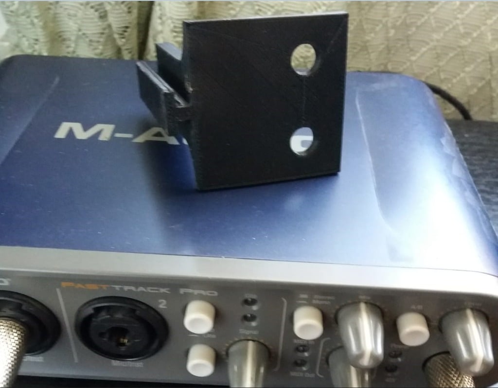 M-Audio Fast Track pro rack holder