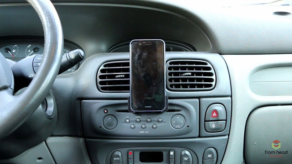 Car phone mount for CD slot