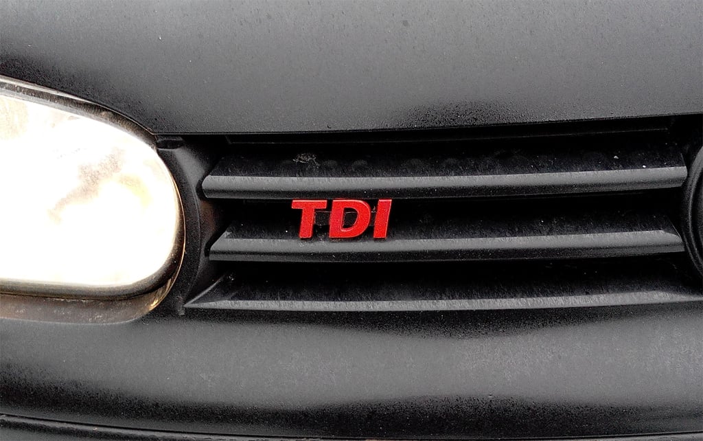 VW Golf IV TDI front grill badge logo