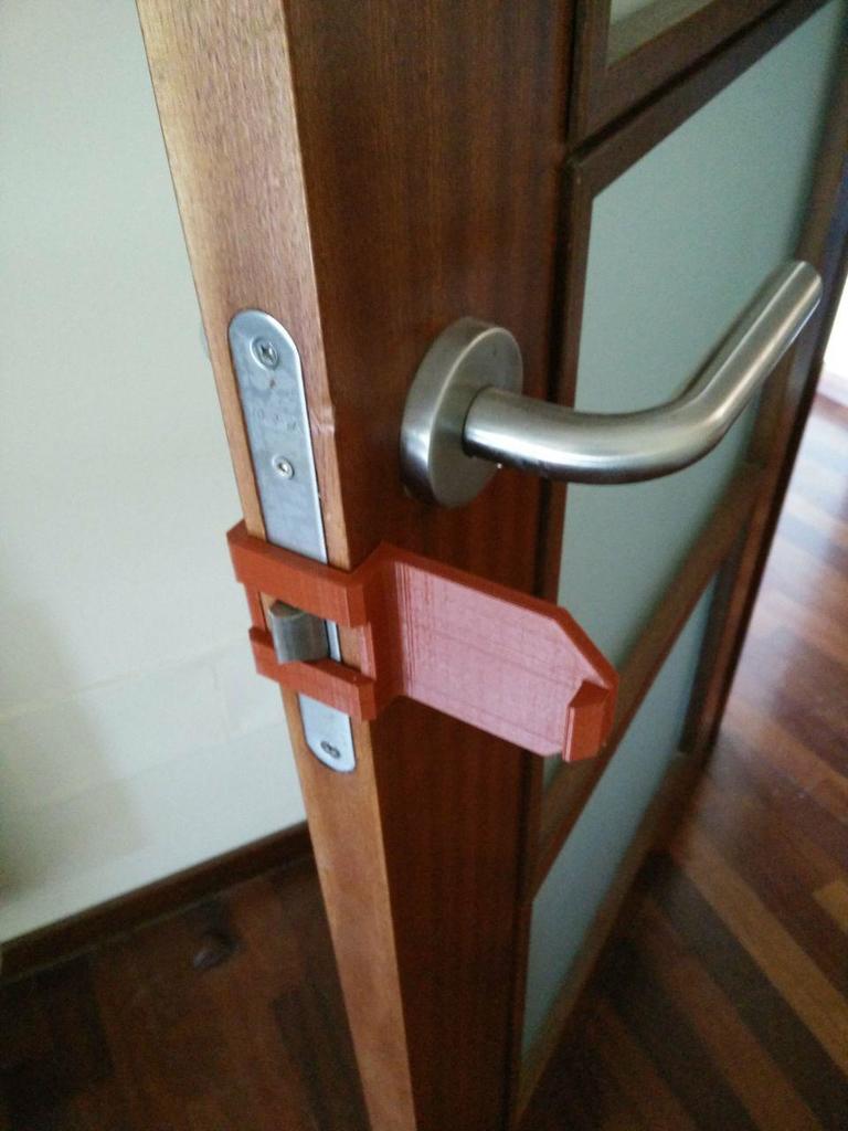 safety lock for doors without screws