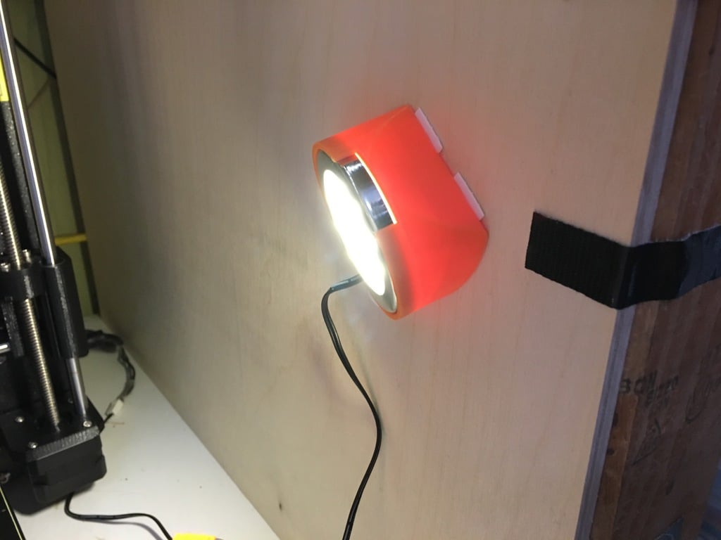 Light holder for 12v LED puck