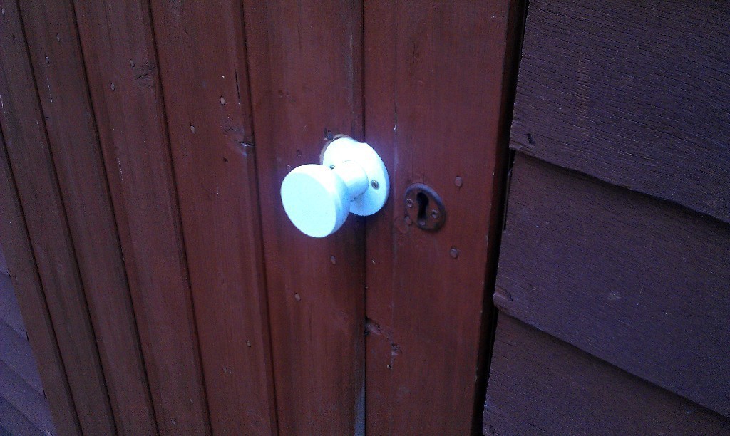 Door knob and rose