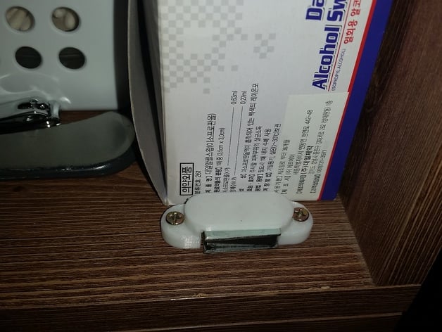 cabinet door lock magnetic holder
