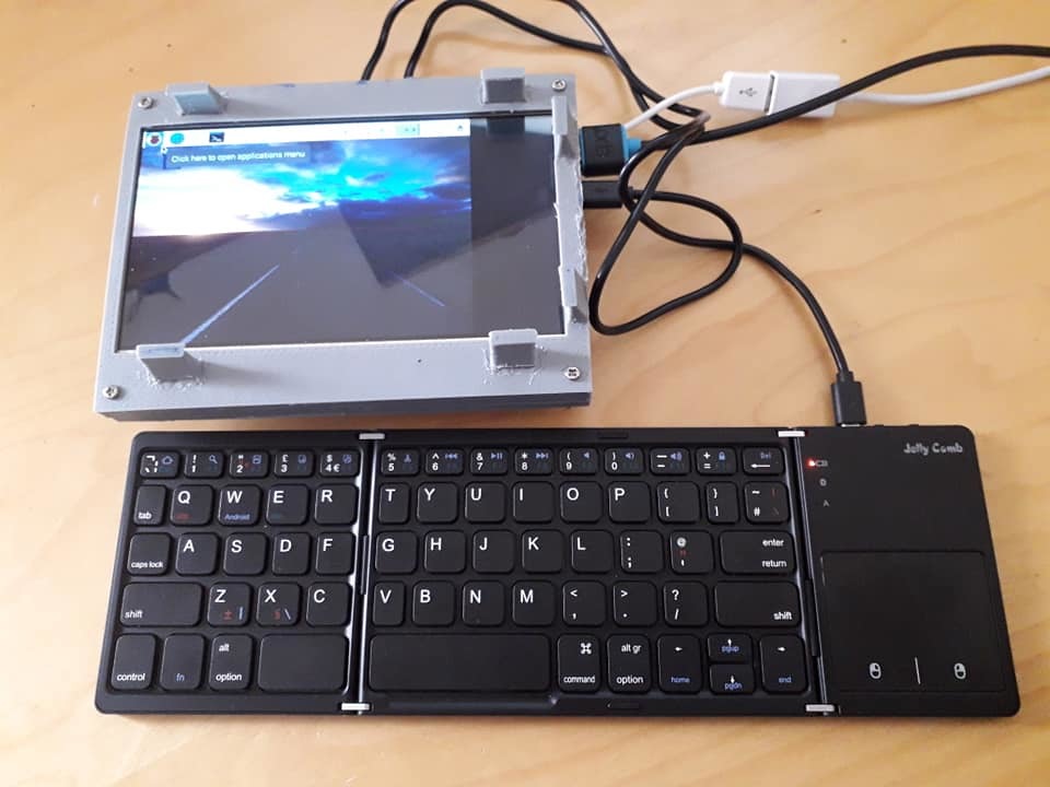 Raspberry Pi Screen/Keyboard/Cable Workstation