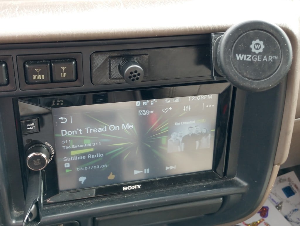 Toyota Land Cruiser FJ80 above radio insert