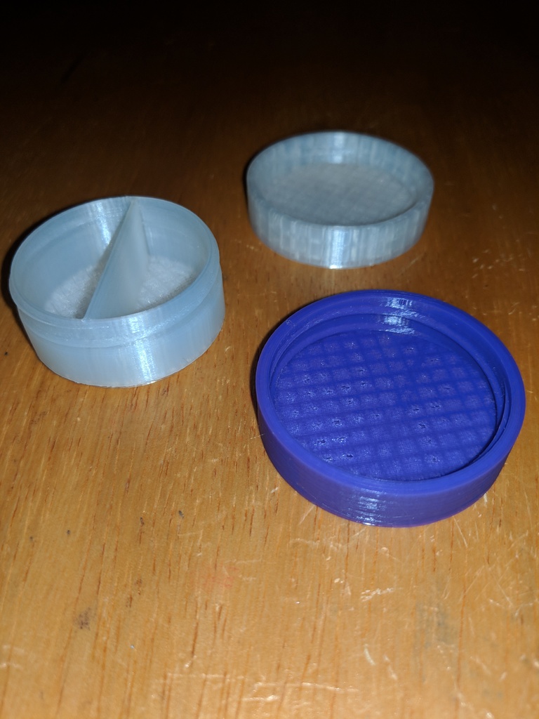 Small 2-Part Container w/ Lid 40x40x10 MM.