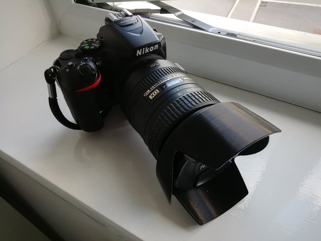 Nikon AF-S Nikkor 18-200mm Lens Hood (72mm) (HB-35)
