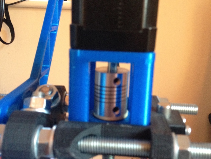 Single beam coupling supported on "Plastic" self aligning thrust bearing for Prusa