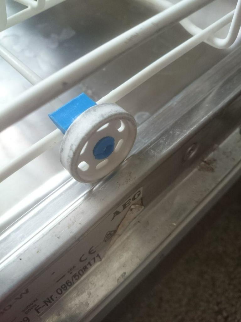 AEG dishwasher wheel clip
