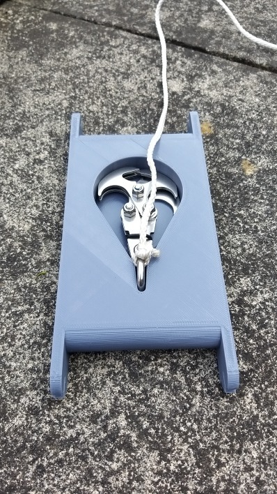 Spool holder for grappling / gravity hook