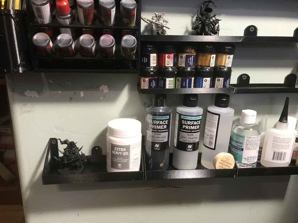 Hanging shelve for up to 60mm miniatures, or?