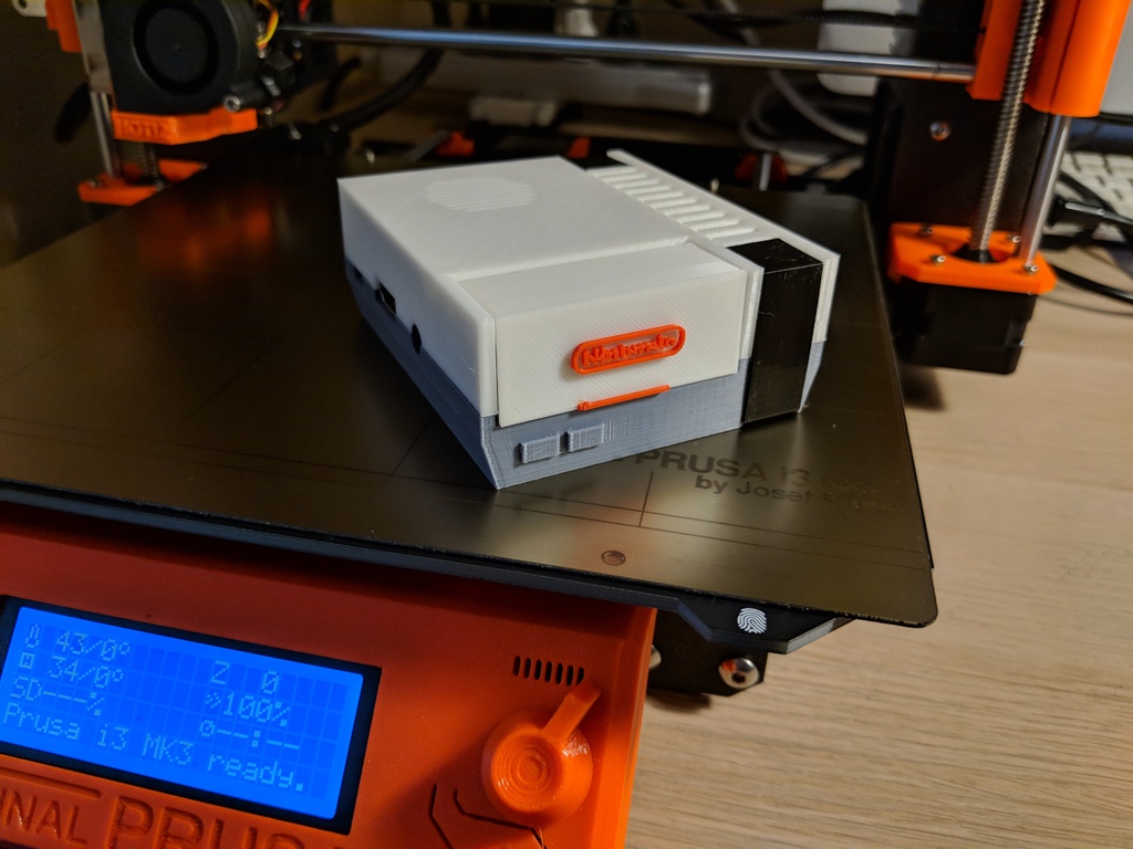 Screwless NES Pi 3 Case with Fan