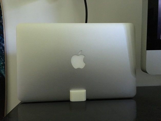 Simple MacBook Air 11 Inch Stand