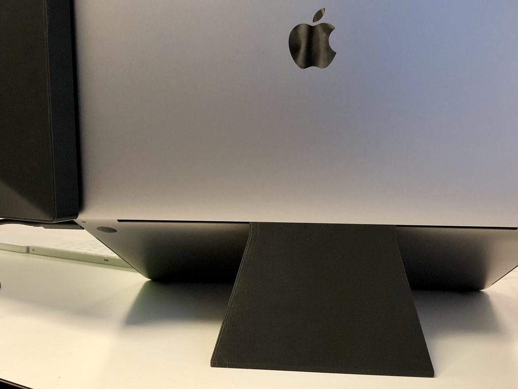 Minimalistic MacBook Pro Stand
