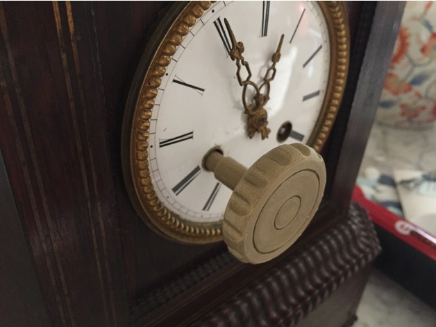 Winding key for clock pendulum