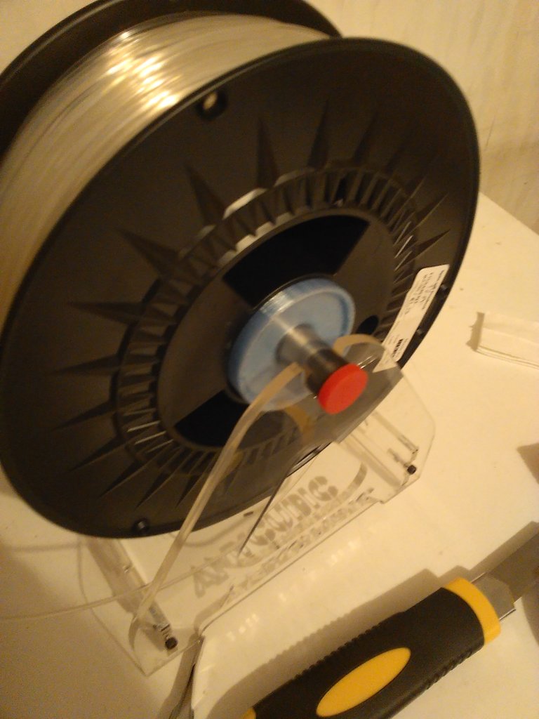 Filament spool roller