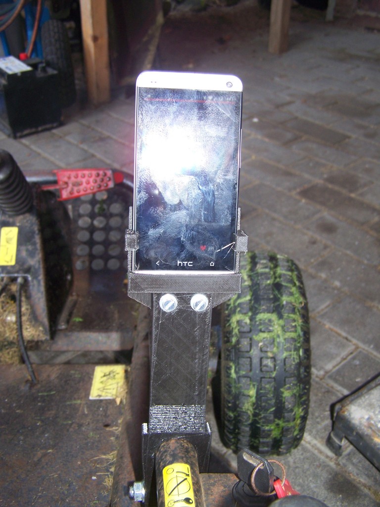 Lawnmower HTC One M7 Holder