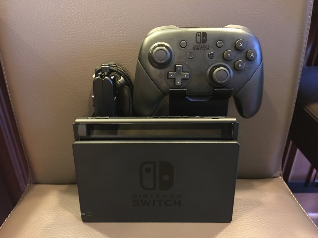 Nintendo Switch Pro Controller Holder (Compact Lower Support)