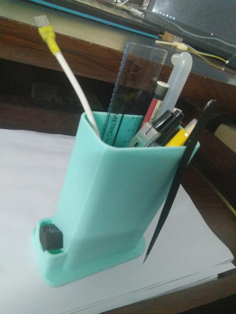 pens container